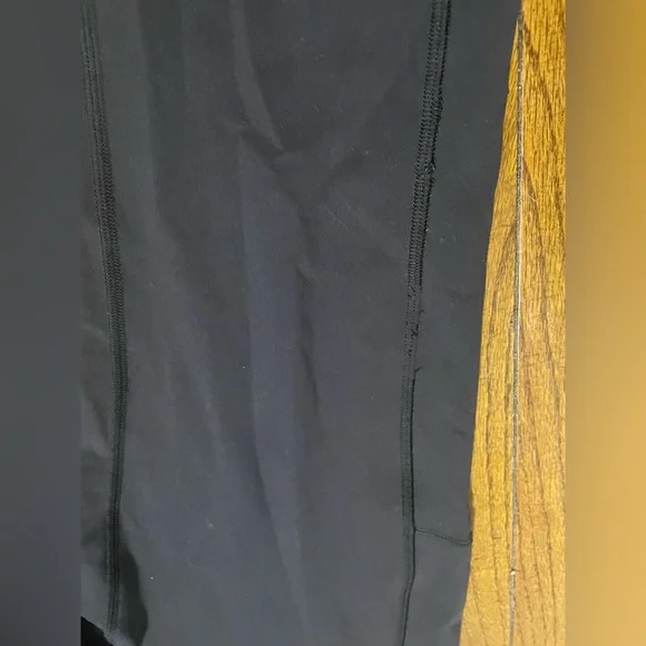 Lululemon Invigorate High-Rise Tight 25"
Black | women’s size 12 - Picture 5 of 9